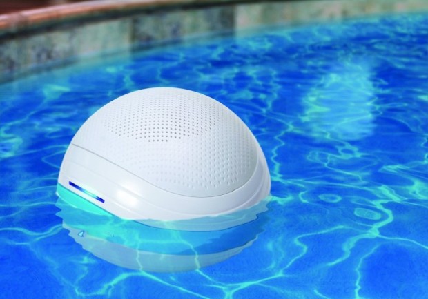schwimmende-bluetooth-lautsprecher-wasserdicht-624x539